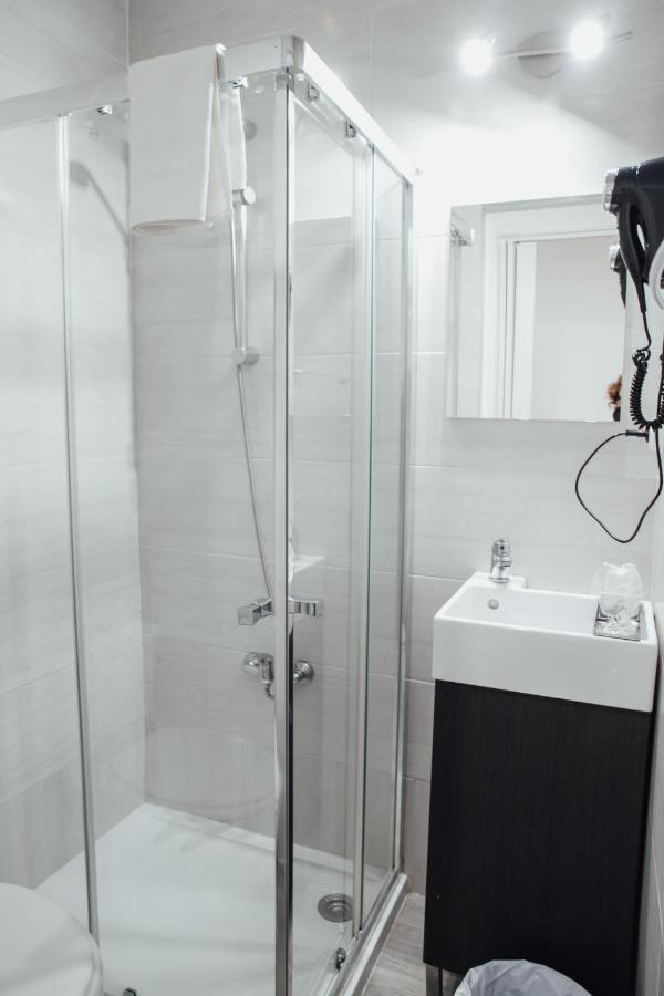 Hostal Ruta De Francia Barcelona Luaran gambar