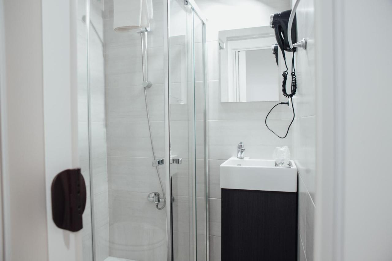 Hostal Ruta De Francia Barcelona Luaran gambar