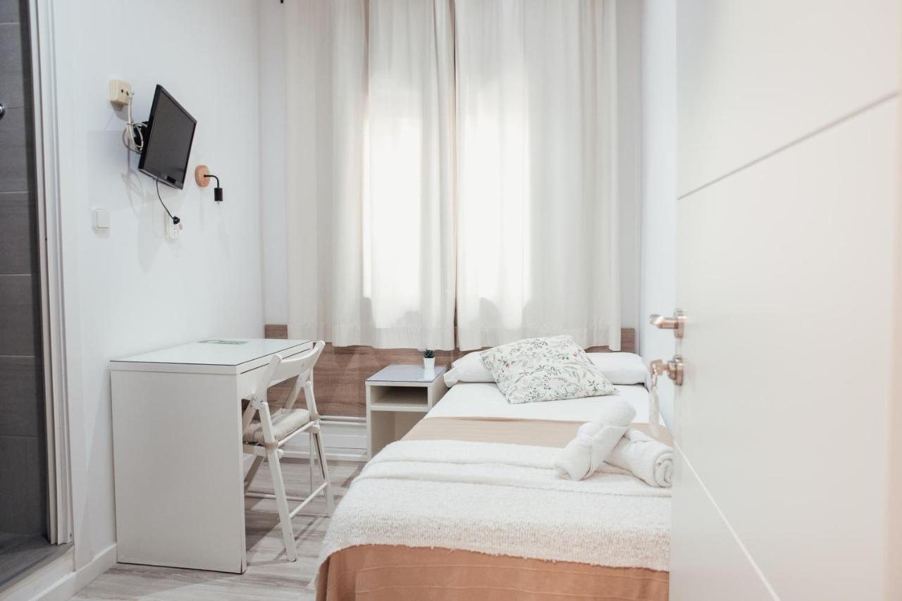 Hostal Ruta De Francia Barcelona Luaran gambar