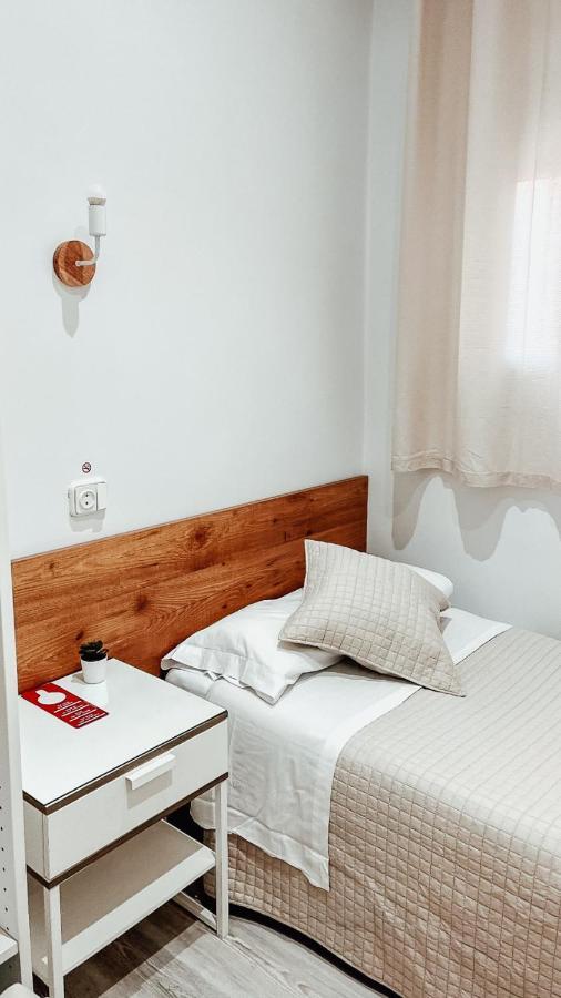 Hostal Ruta De Francia Barcelona Luaran gambar