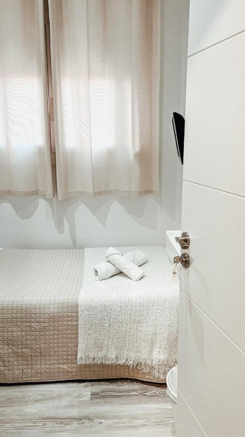 Hostal Ruta De Francia Barcelona Luaran gambar