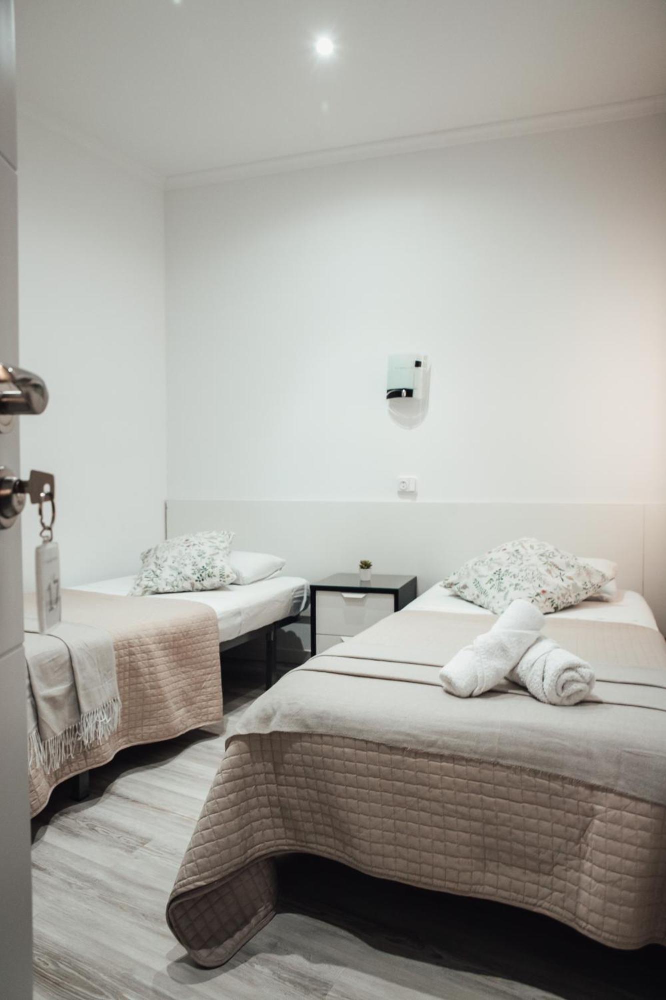 Hostal Ruta De Francia Barcelona Luaran gambar