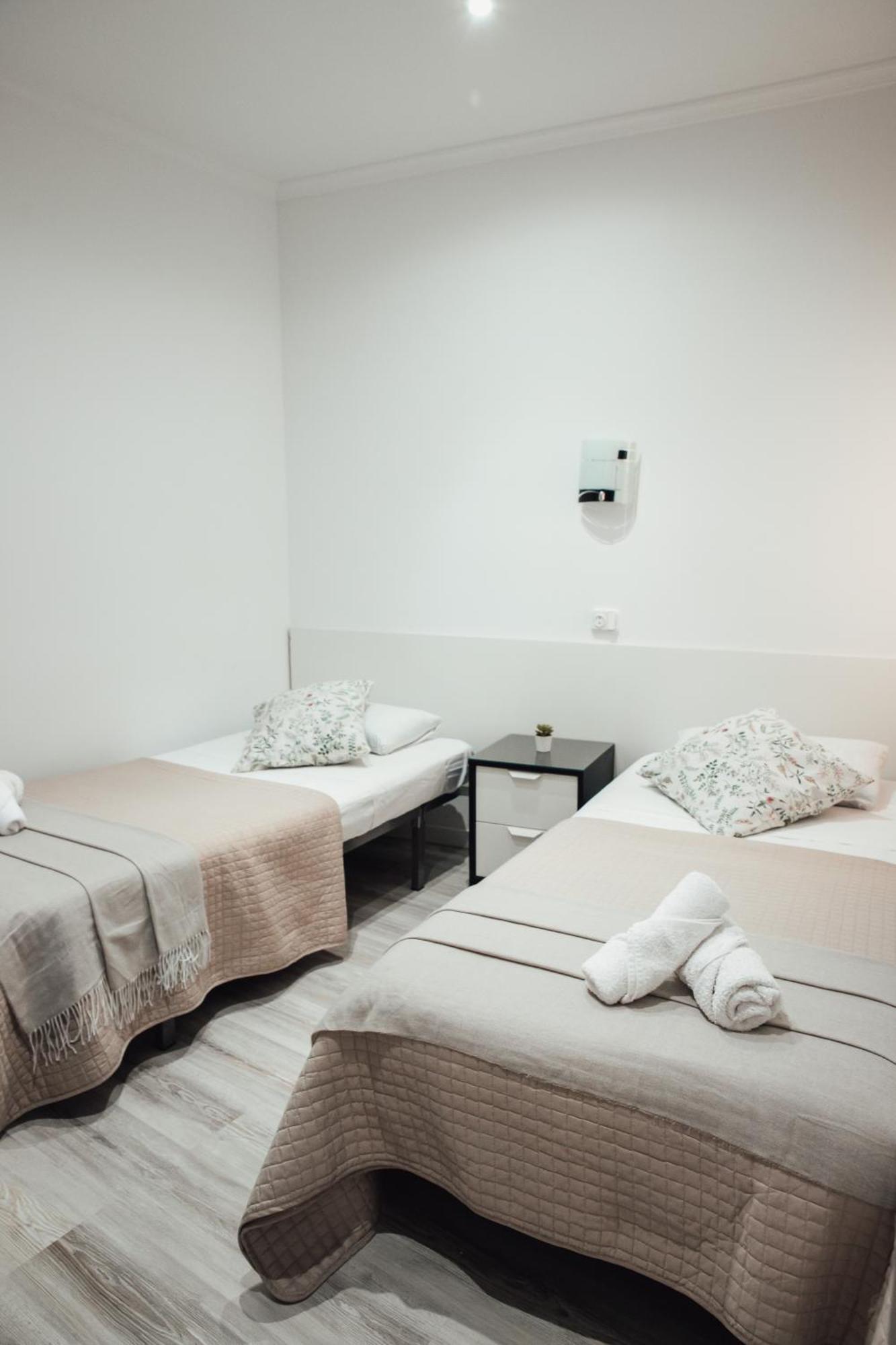 Hostal Ruta De Francia Barcelona Luaran gambar