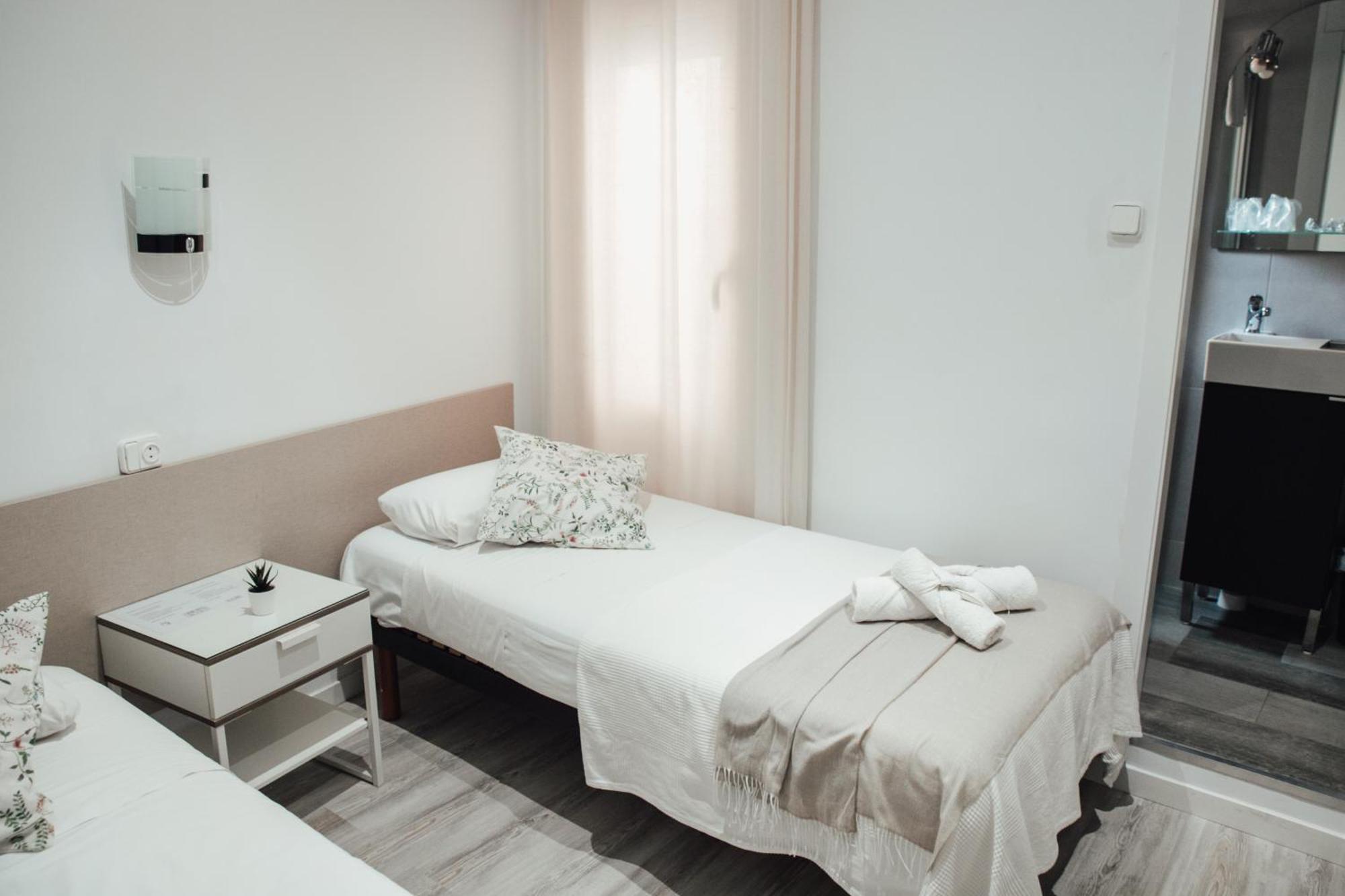 Hostal Ruta De Francia Barcelona Luaran gambar
