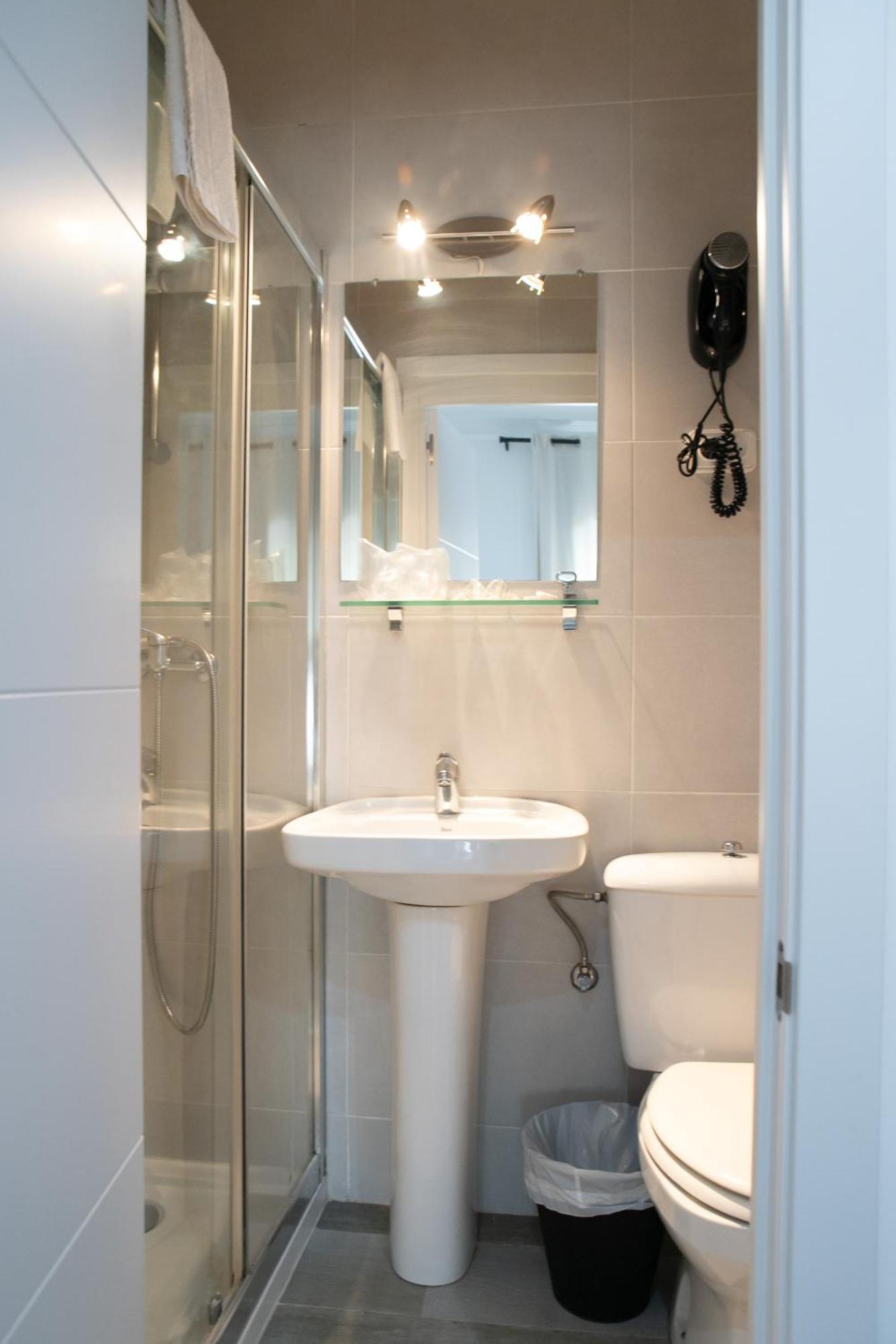 Hostal Ruta De Francia Barcelona Luaran gambar