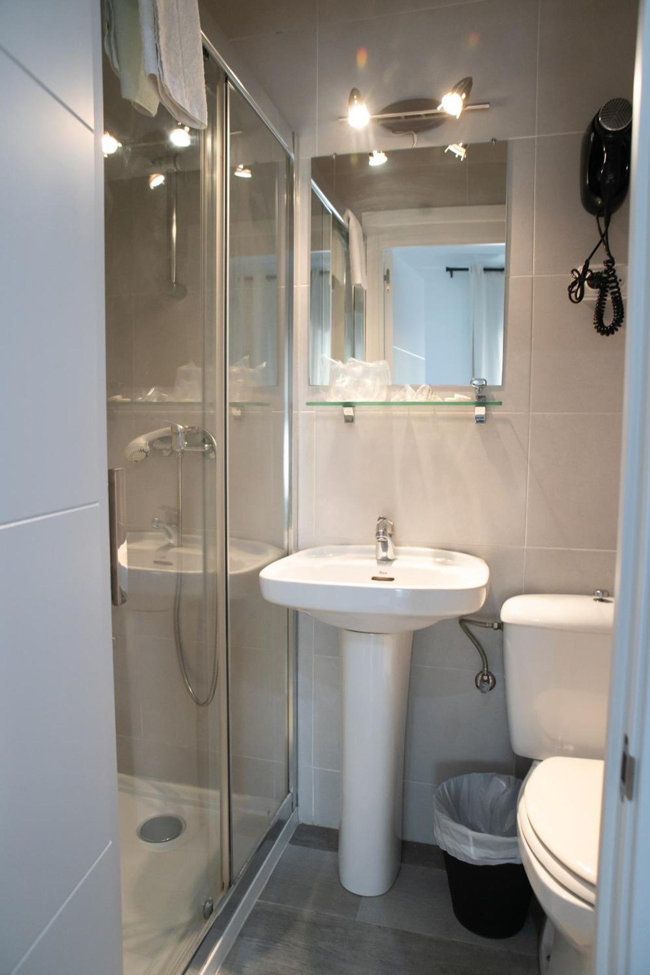 Hostal Ruta De Francia Barcelona Luaran gambar