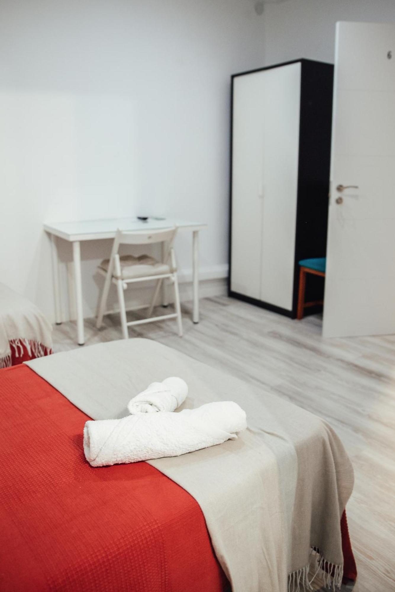 Hostal Ruta De Francia Barcelona Luaran gambar