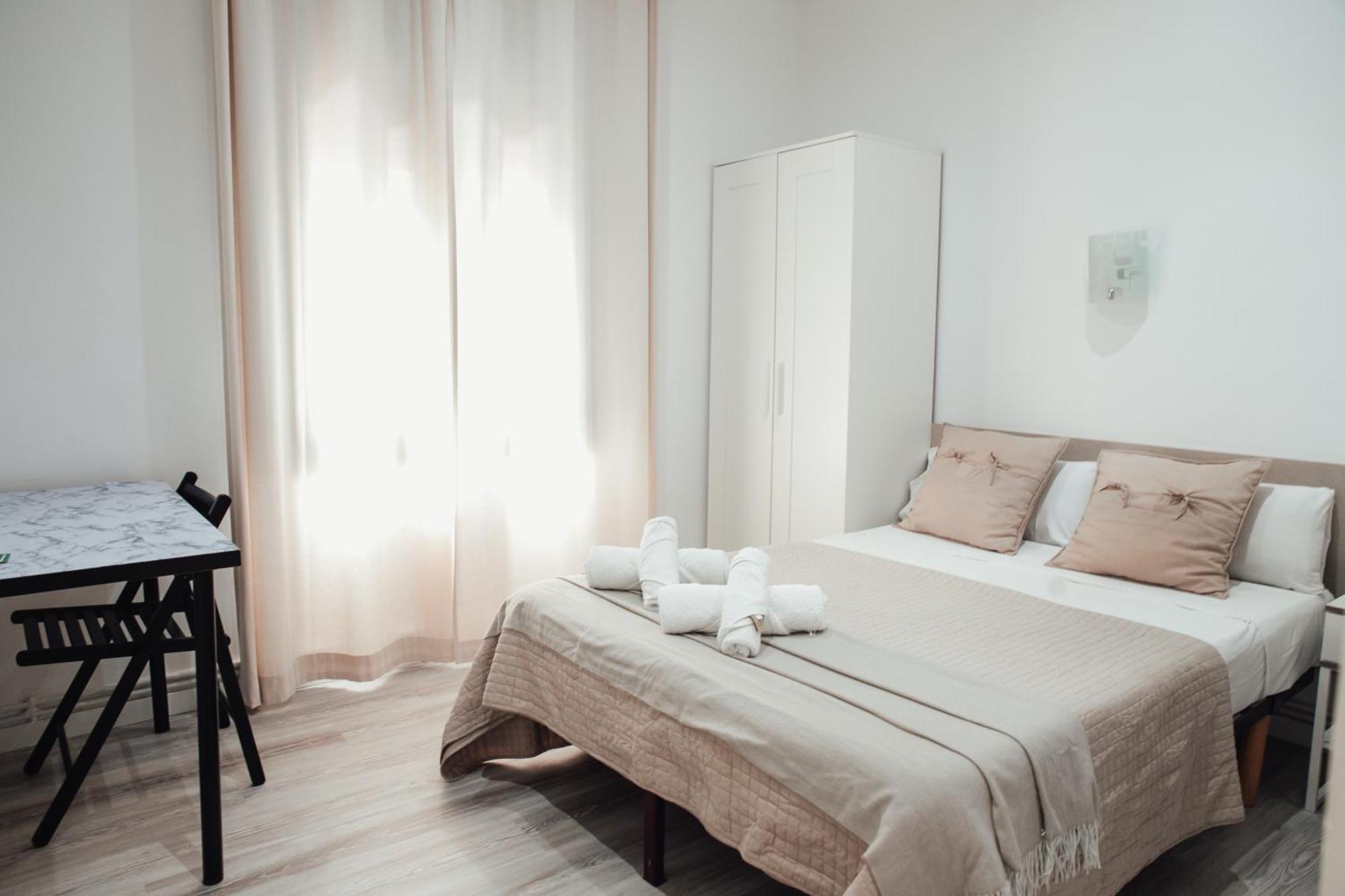 Hostal Ruta De Francia Barcelona Luaran gambar