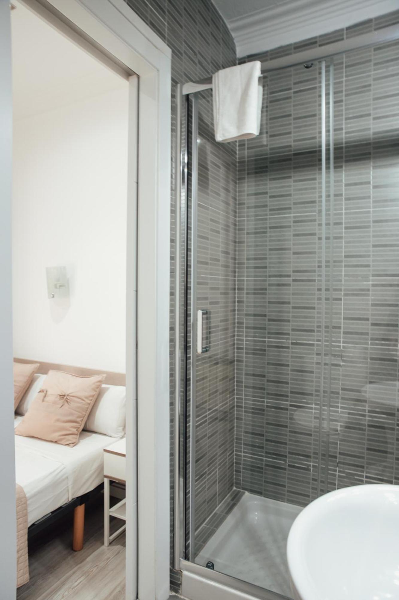 Hostal Ruta De Francia Barcelona Luaran gambar