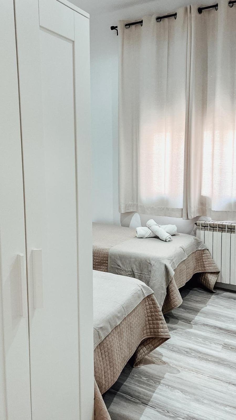 Hostal Ruta De Francia Barcelona Luaran gambar