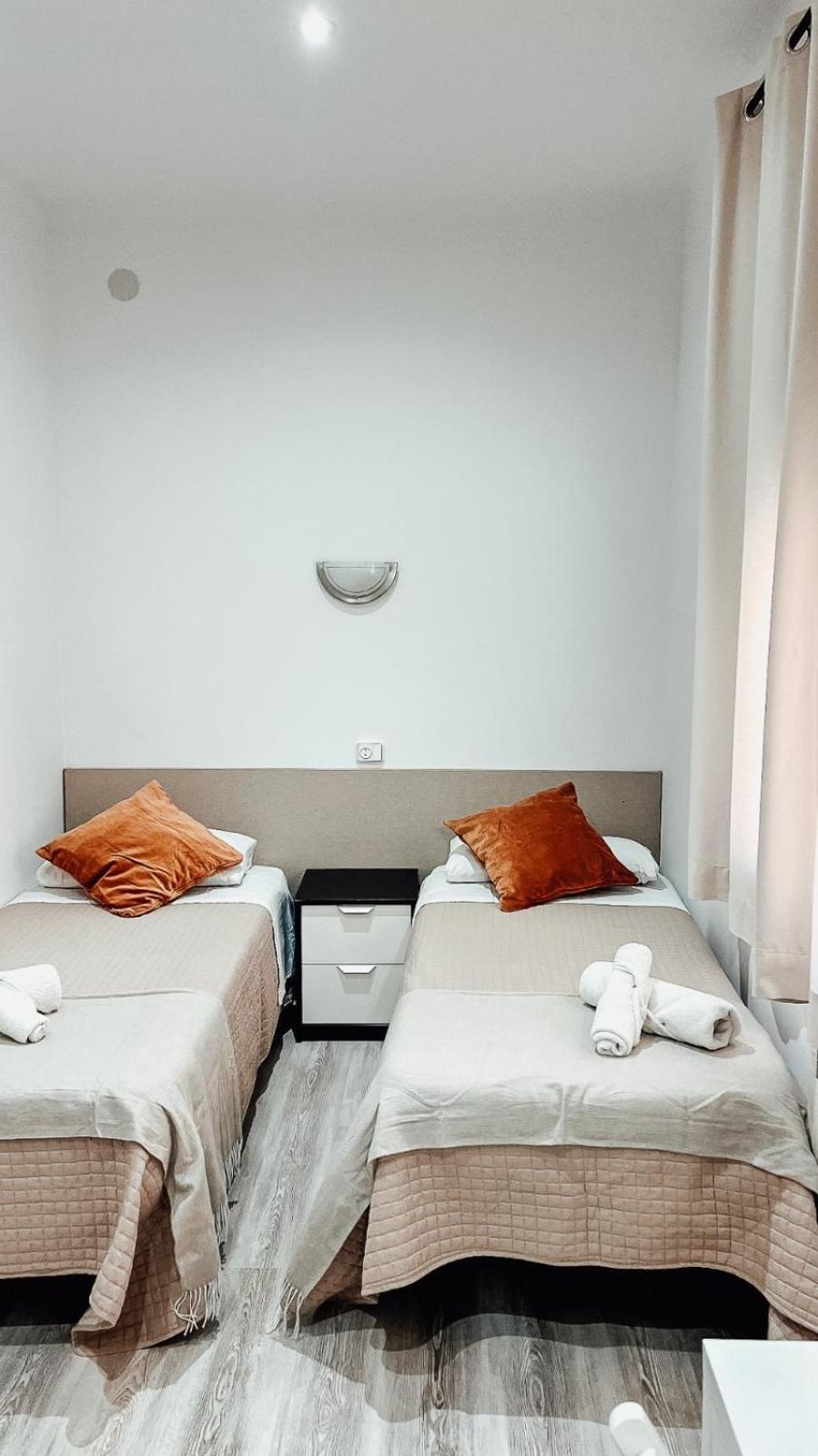 Hostal Ruta De Francia Barcelona Luaran gambar