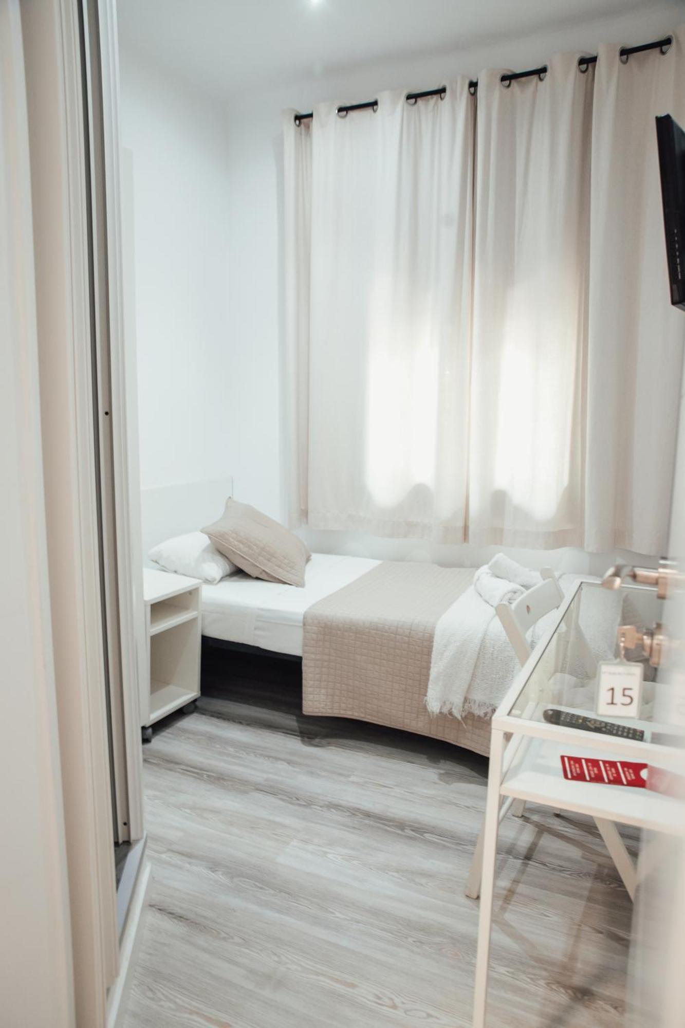 Hostal Ruta De Francia Barcelona Luaran gambar